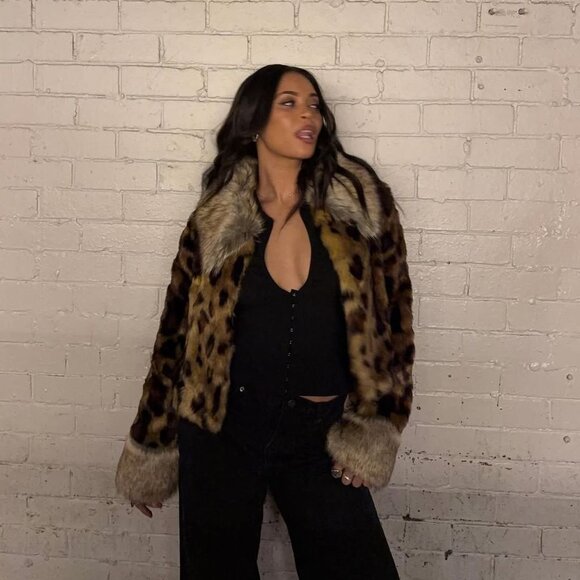 Unreal Fur Hidden Tiger NWT - Picture 8 of 12